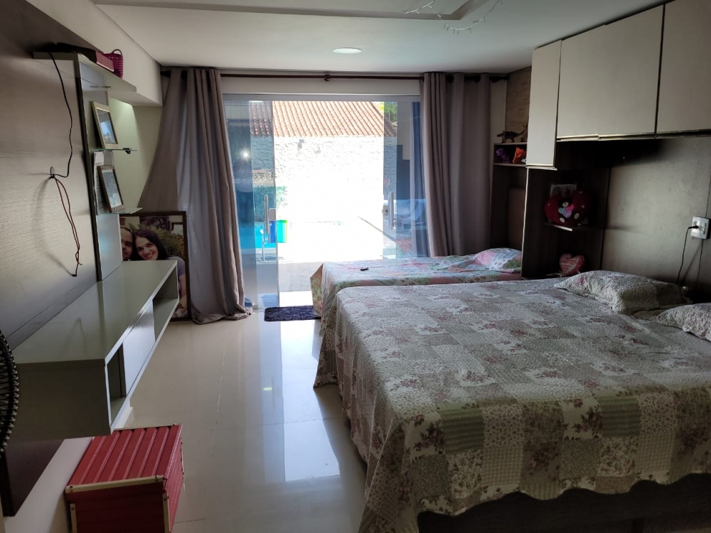 VENDO CASA COM PISCINA NO CENT